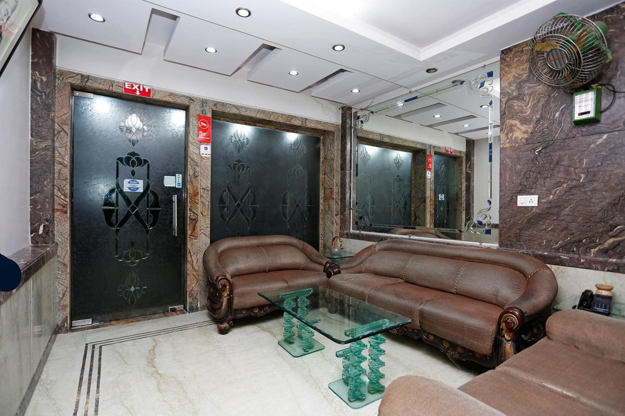 Hotel O Mid Town Дели Экстерьер фото