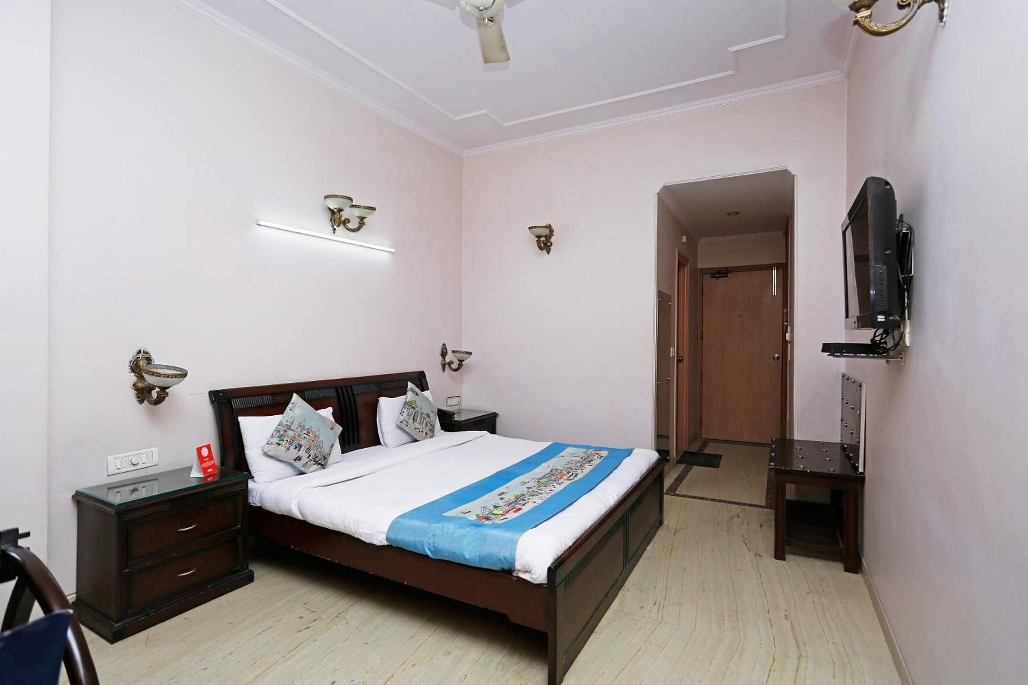 Hotel O Mid Town Дели Экстерьер фото
