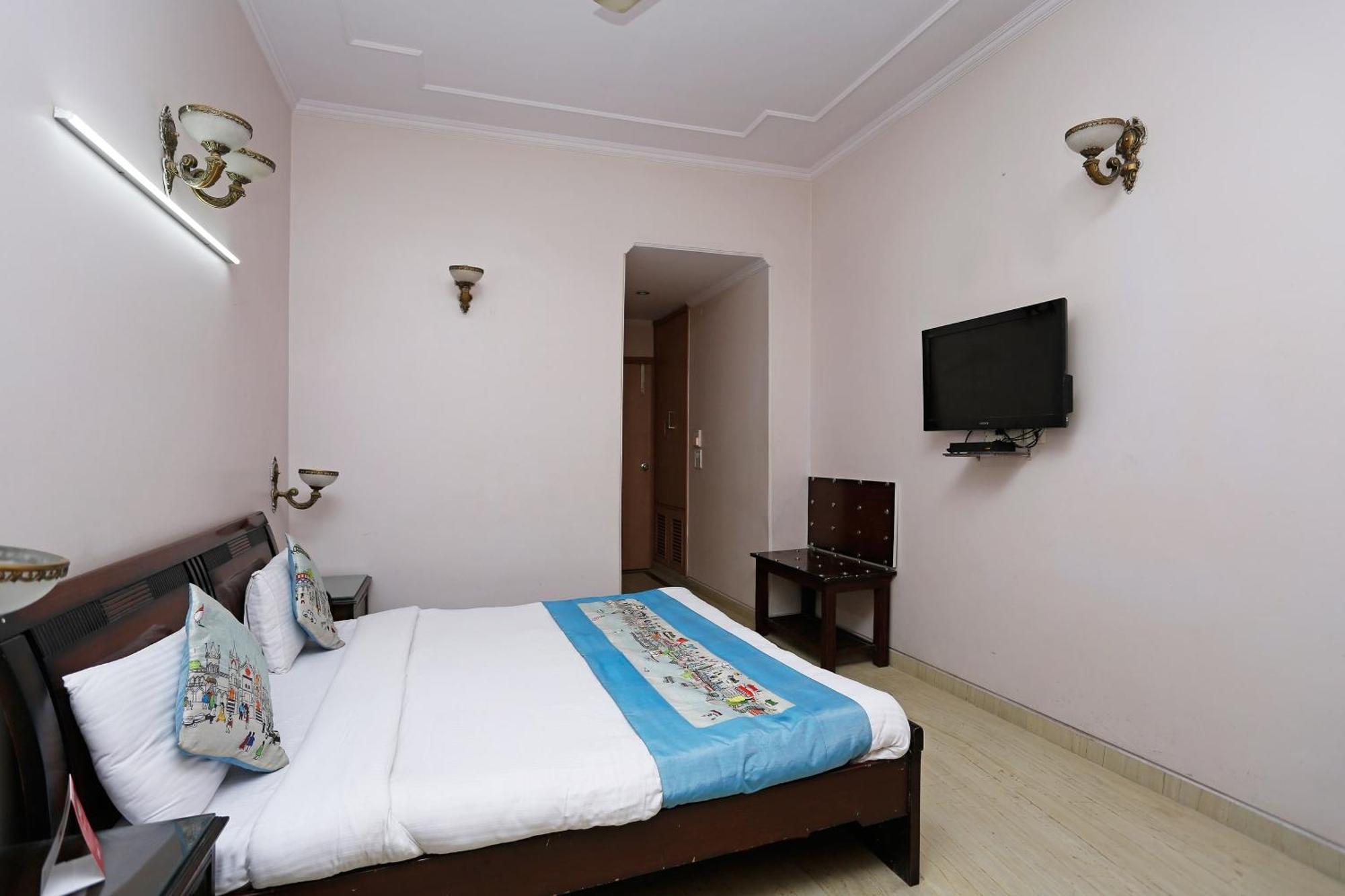 Hotel O Mid Town Дели Экстерьер фото