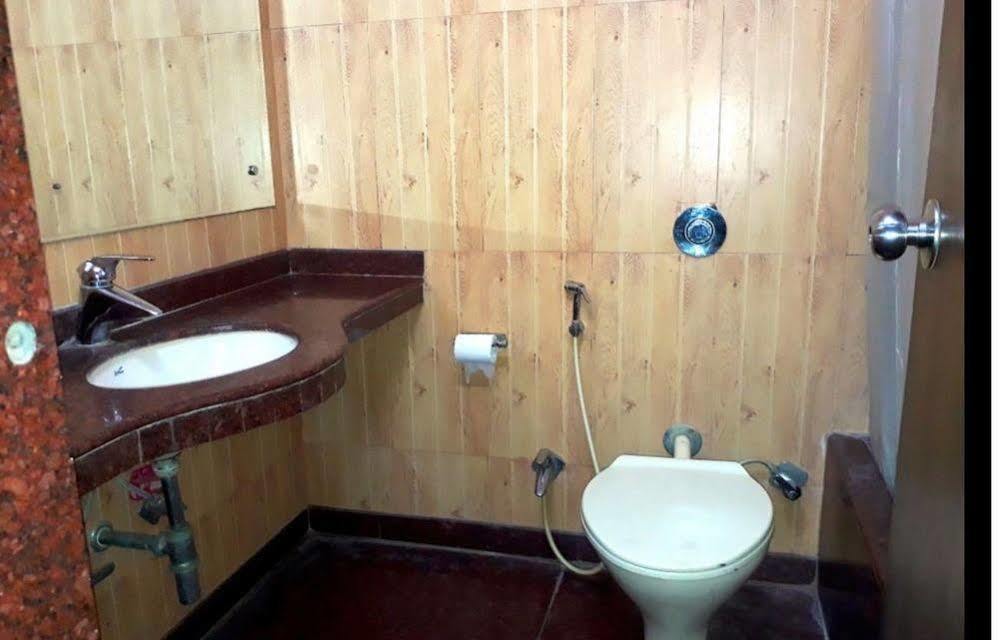 Hotel O Mid Town Дели Экстерьер фото
