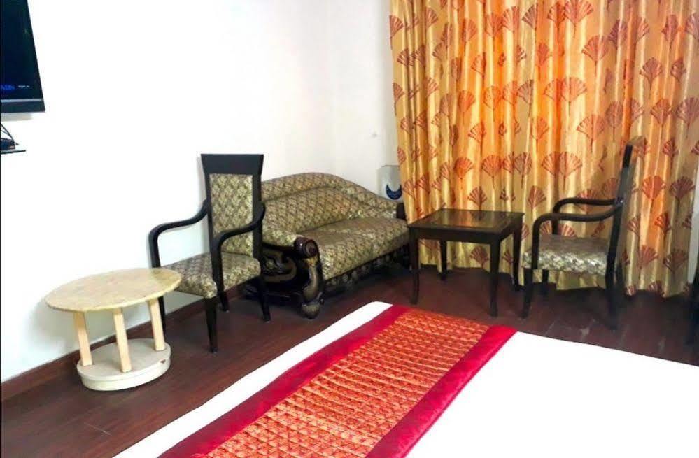 Hotel O Mid Town Дели Экстерьер фото