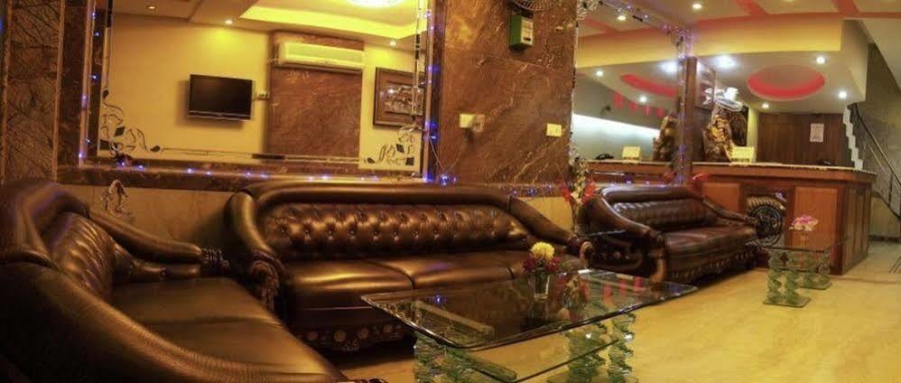Hotel O Mid Town Дели Экстерьер фото